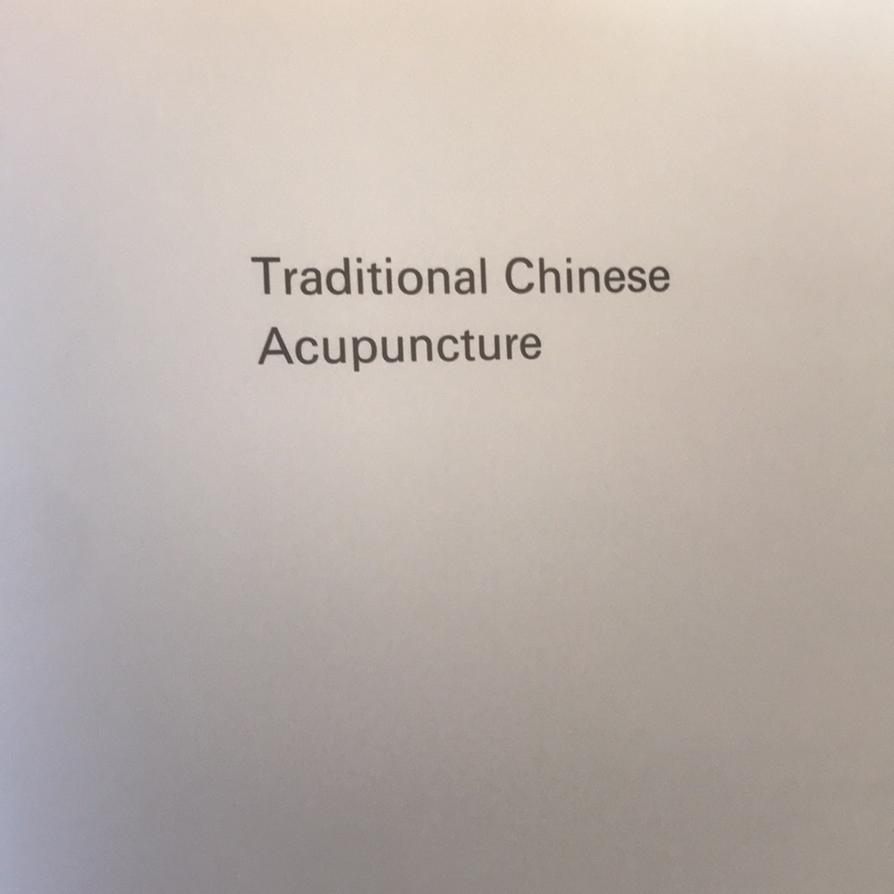 Traditional Chinese ACUPUNCTURE hardback lrge illustrated book newish dustcover - Picture 10 of 12